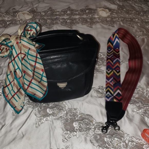 Leather camera bag converted to handbag - Picture 8 of 8